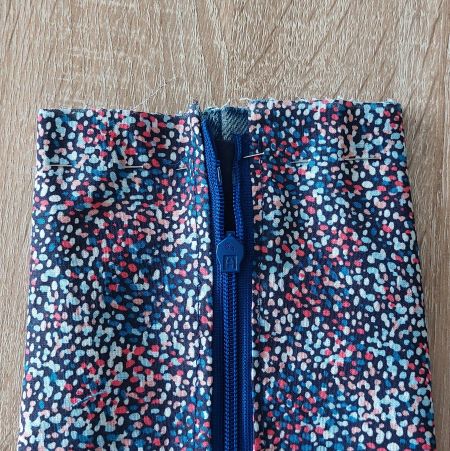 Maintenir en place avec des épingles.